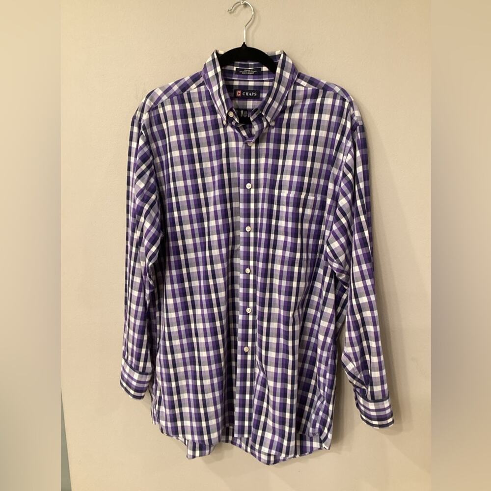 Chaps Men’s Wrinkle Free Purple Plaid Button Down Shirt in Size 16.5 32/33